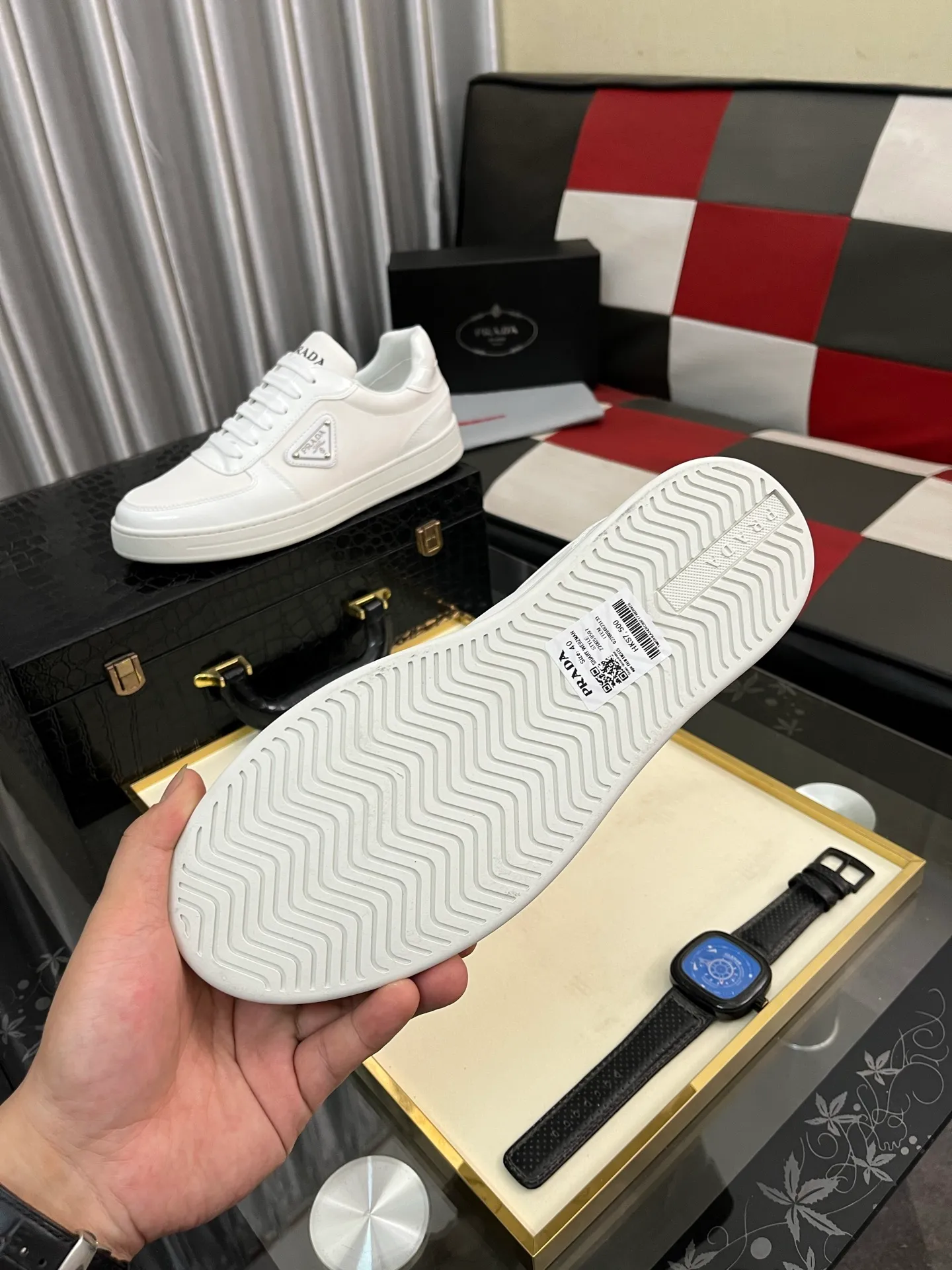 Men's shoes 💰440⌚️⌚️【PRADA】Prada ~ unique and casual style. New models from Prada official website are coming [Celebrate][Celebrate]🏃High-end brand casual shoes ➕Full set of packaging😍😍 Men's 2023 counters are on sale simultaneously, Italian imported brands select first-layer Italian cowhide. 🐑Sheepskin lining (refuses to discolor and rub feet) Sole: Original sole specially provided by the original factory 🎬Better in kind Size number: 38-444️⃣Colors available